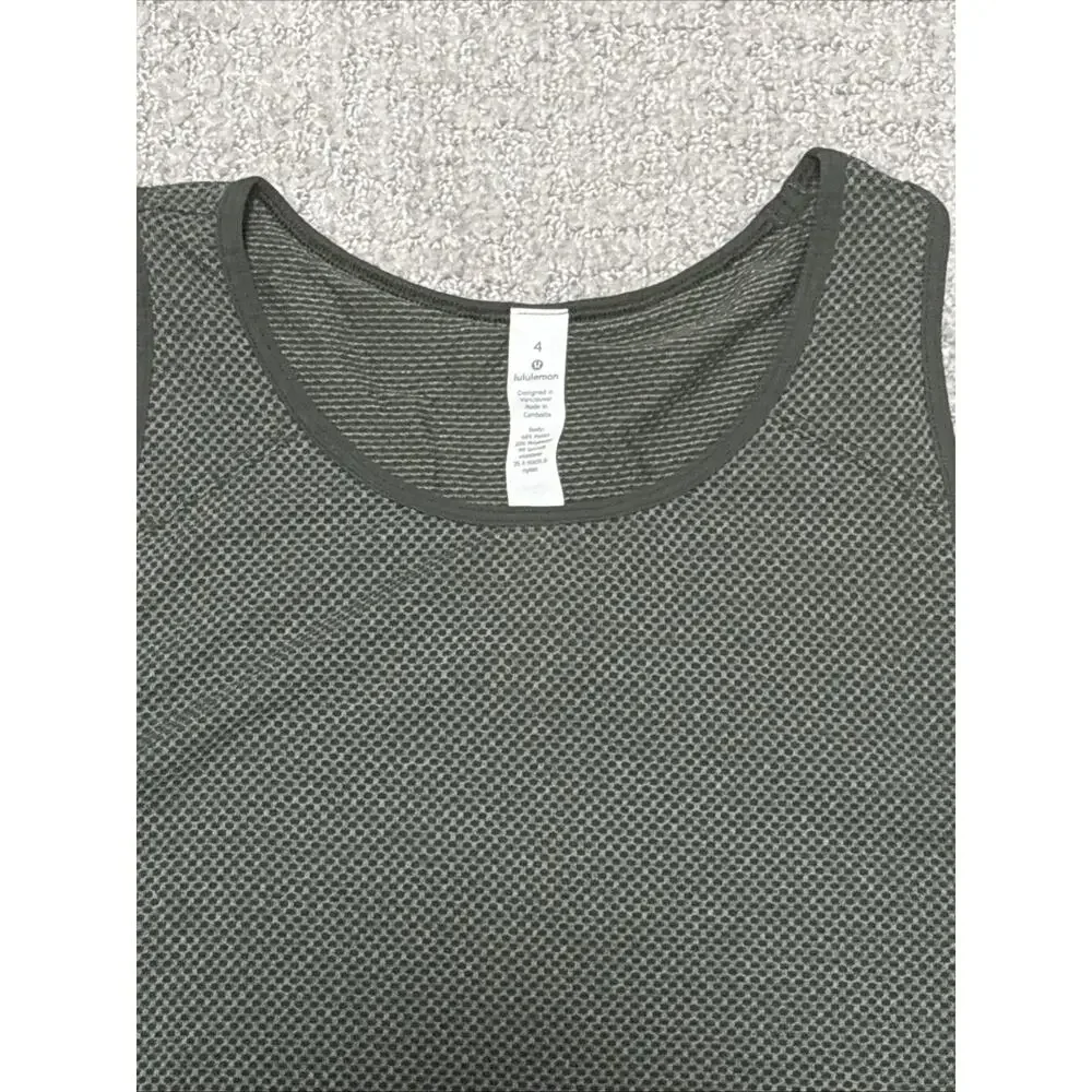 Lululemon Open Up Tank Olive Green textured breathable mesh fabric Size 4 NWOT